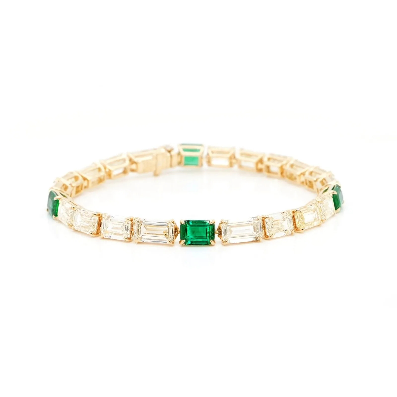3.47 cts Emerald with Diamond Bracelet (ENQUIRE)