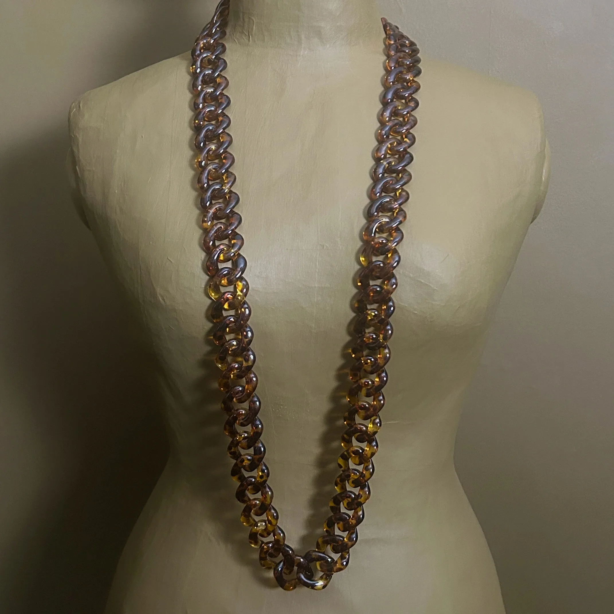 CLARISSA long resin link necklace