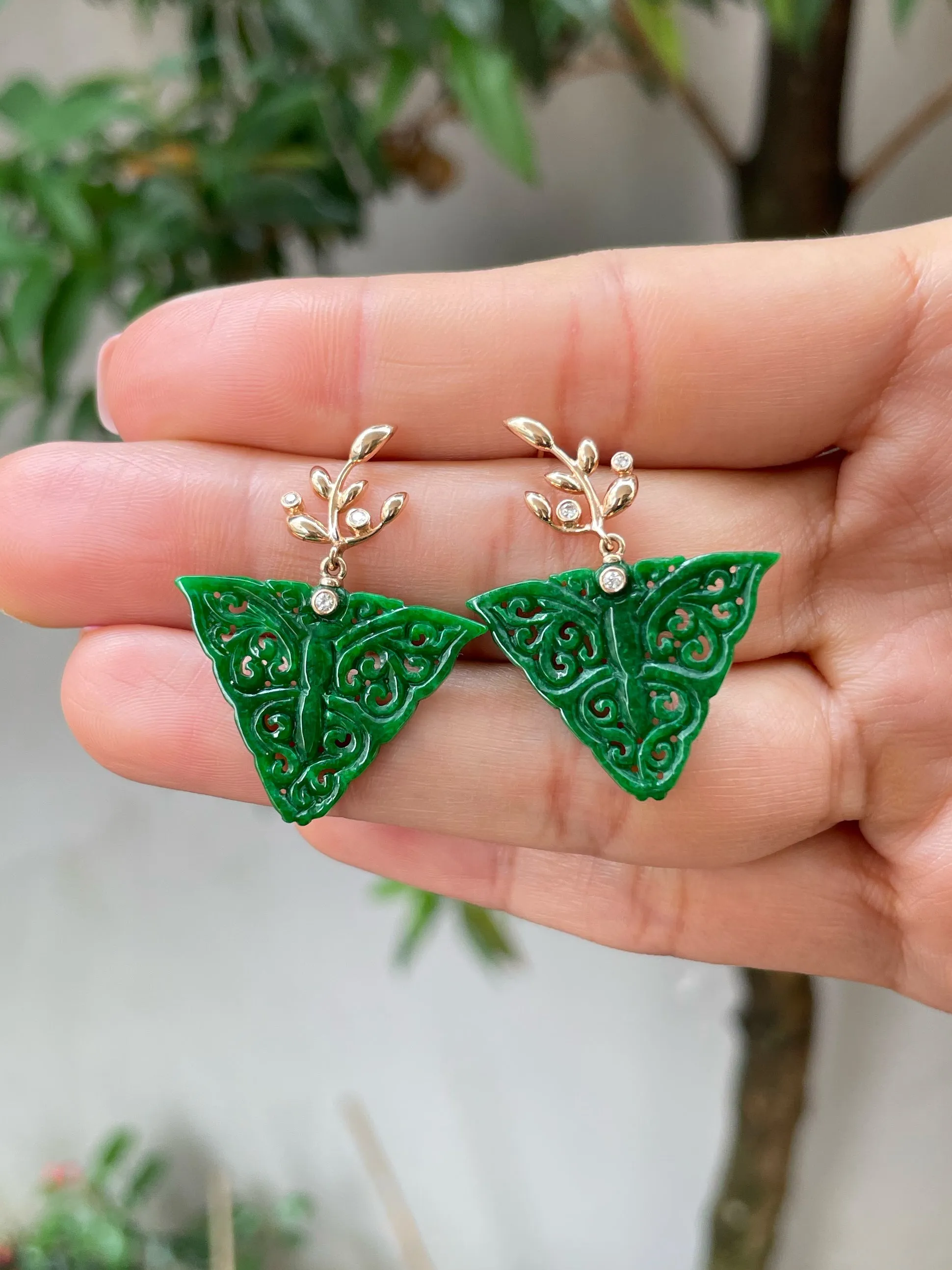 Green Jadeite Carved Earrings (NJE171)